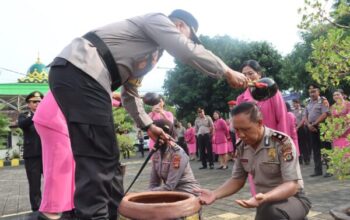 Upacara Korps Raport Awal Tahun 2025 Warnai Polres Jembrana