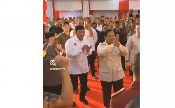 Video Adu Pantun Inspiratif Kapolri Dan Presiden Prabowo Di Tengah