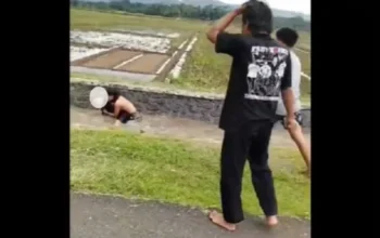 Viral, Perkelahian Kelompok Remaja Di Banjarnegara Berakhir Di Parit