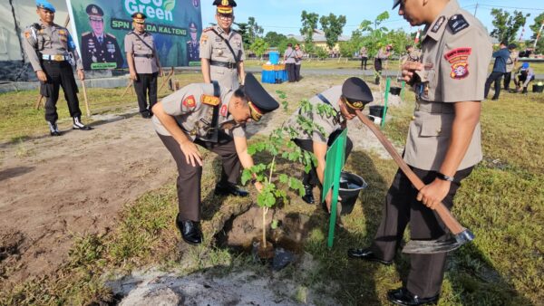 Wakapolda Kalteng Tanam Puluhan Pohon Trembesi Dan Durian Untuk Ciptakan