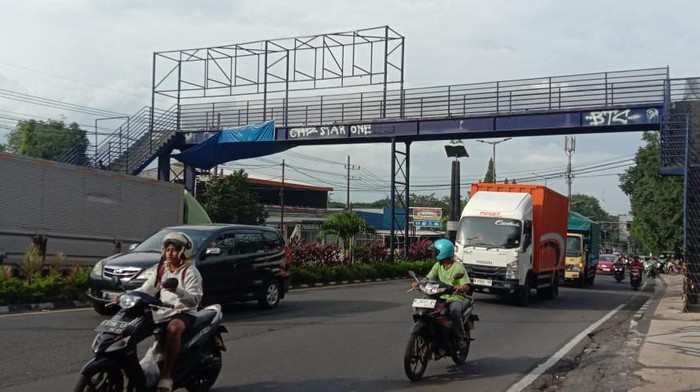 Waspada! Ada Pembongkaran Jpo Jalan Jendral Ahmad Yani Utara Kota