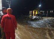 1 Mobil Terjebak Banjir Dan Longsor Di Banjarnegara, Situasi Mencekam