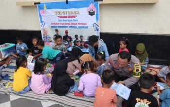 Aipda Sugimin Ajak Anak Demak Cintai Buku Lewat Perpustakaan Keliling