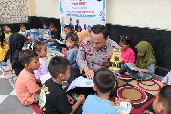 Aipda Sugimin Bawa Literasi Ke Desa Dengan Perpustakaan Keliling