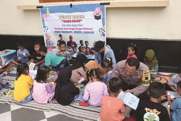 Cerita Aipda Sugimin, Polisi Desa Geneng yang Rela Berbagi Demi Literasi Anak-Anak