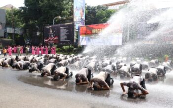 Akhir Tahun, 75 Personel Polresta Malang Kota Terima Kenaikan Pangkat