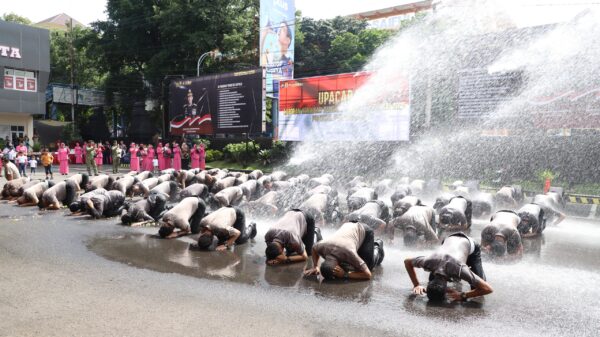 Akhir Tahun, 75 Personel Polresta Malang Kota Terima Kenaikan Pangkat