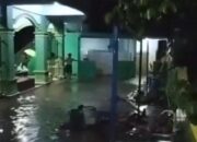 Akibat Hujan Seharian, Masjid Assalaam Ungaran Terendam Banjir Setinggi Selutut