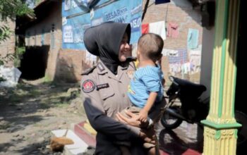 Aksi Briptu Retno Blusukan Ke Desa Desa Untuk Perangi Stunting Di