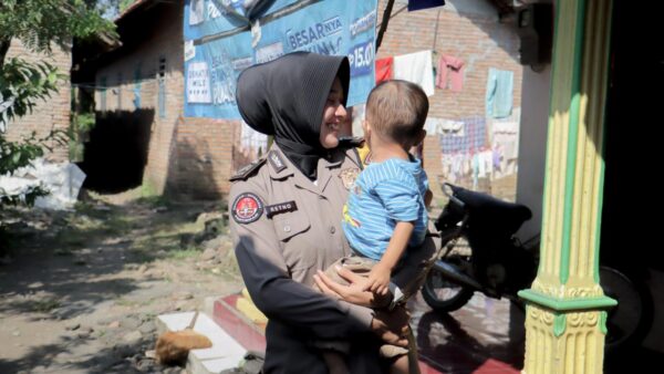 Aksi Briptu Retno Blusukan ke Desa-Desa untuk Perangi Stunting di Pemalang