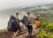 Aksi Sigap Brimob Kalteng Evakuasi Korban Sambaran Petir Di Gunung