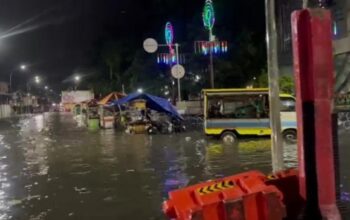 Alun Alun Brebes Terendam Banjir Akibat Hujan Lebat