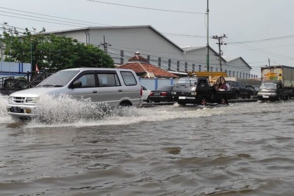 Banjir Rob Ancam Pantura Demak Polisi Siapkan Rekayasa Lalu Lintas