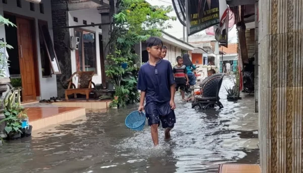 Banjir Rob Dan Gelombang Tinggi Ancam Kota Tegal, Warga Diminta