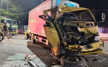 Benturan Keras Truk Vs Truk Di Pantura Rembang, Tiga Orang