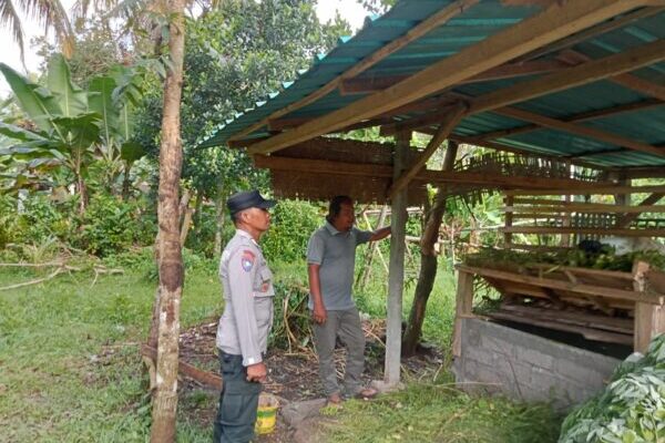 Bhabinkamtibmas Desa Candikusuma Dorong Ketahanan Pangan dengan Pemantauan Ternak Kambing