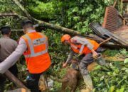 Brimob Bergerak, Selamatkan Korban Banjir Dan Longsor Di Wilayah Jateng