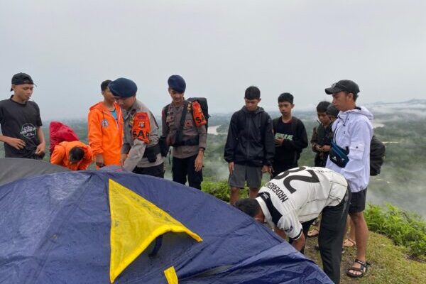 Brimob Kalteng Bergerak Cepat Evakuasi Warga yang Tersambar Petir di Gunung Unsung Murung Raya