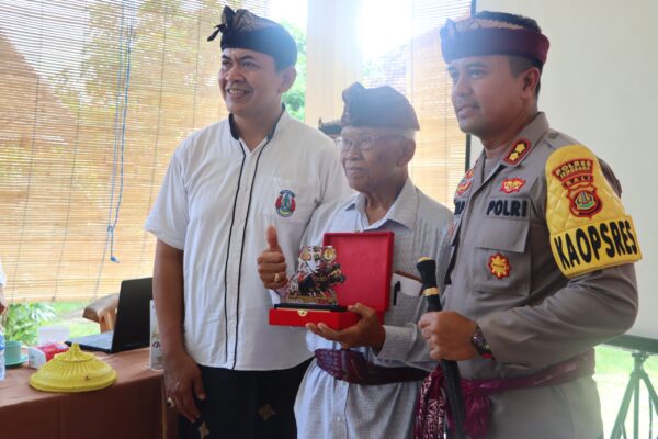 Dekatkan Diri Ke Warga, Kapolres Jembrana Gelar Jumat Curhat