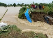 Derasnya Banjir Putus Jalan Semarang Purwodadi, Aktivitas Warga Terganggu