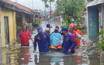 Ditpolairud Polda Jateng Turun Tangan Evakuasi Warga Di Lokasi Banjir