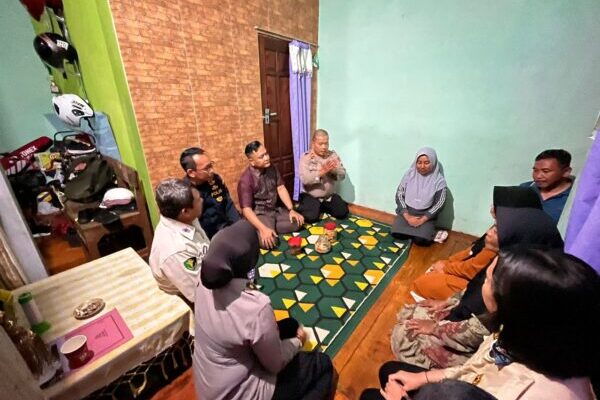 Dukungan Trauma Healing dari Polri untuk Korban Tanah Longsor di Pekalongan