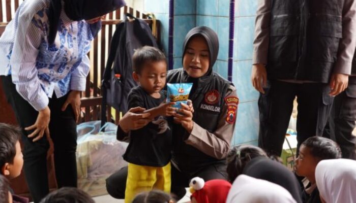 Fokus pada Anak-Anak, Polres Batang Bantu Atasi Trauma Korban Bencana Alam