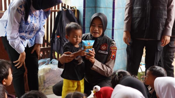 Fokus Pada Anak Anak, Polres Batang Bantu Atasi Trauma Korban Bencana