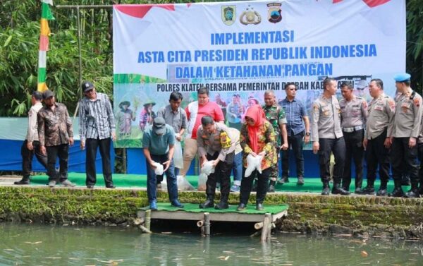 Gerakan Ketahanan Pangan, Polres Klaten Tebar Benih Ikan Di Desa