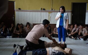 Hadir Di Sman 1 Palangka Raya, Rumkit Bhayangkara Beri Pengetahuan