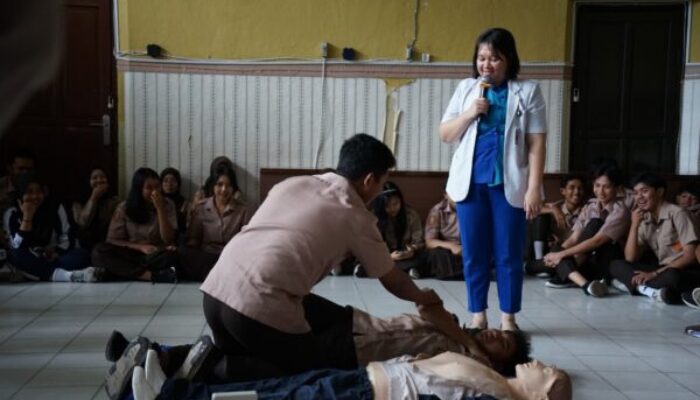 Hadir Di SMAN 1 Palangka Raya, Rumkit Bhayangkara Beri Pengetahuan Para Pelajar Tentang BHD Dan Pentingnya MCU Sejak Dini