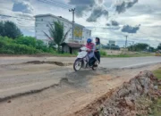 Jalan Depan Rsud Lamandau Berbahaya, Rusak Parah Dan Menimbulkan Korban