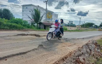 Jalan Depan Rsud Lamandau Berbahaya, Rusak Parah Dan Menimbulkan Korban