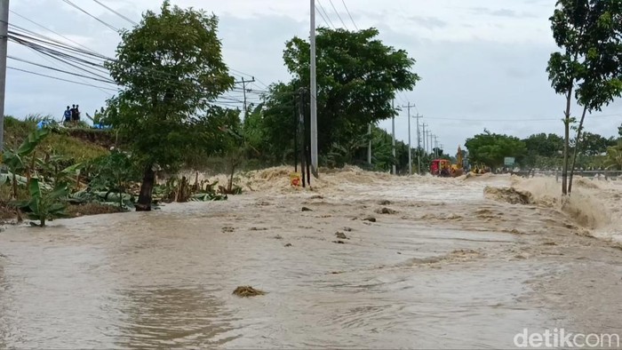 Jalan Semarang Purwodadi Kebonagung Putus Total Akibat Tanggul Jebol