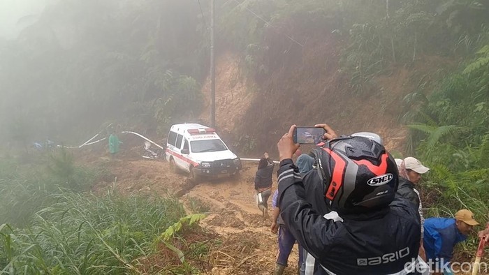 Jateng Dilanda Banjir Dan Longsor, 18 Korban Meninggal Dan 9