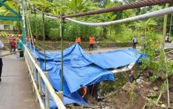 Jembatan Penghubung Srondol Kulon Sekaran Ditutup, Warga Keluhkan Putaran 20 Km