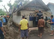 Kapolda Jateng Wujudkan Harapan, Bedah Rumah Warga Di Desa Sabarwangi