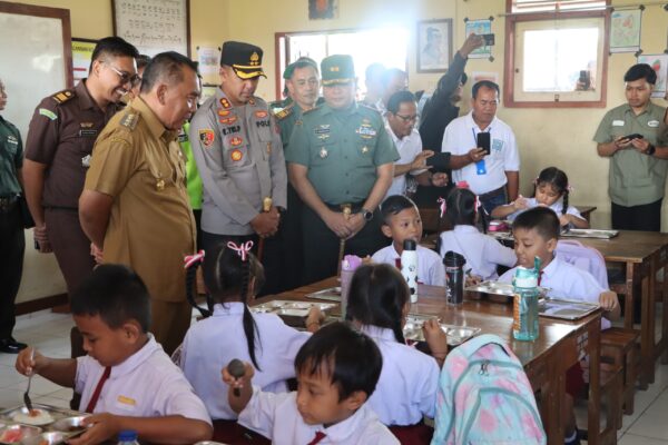 Kapolres Jembrana Ajak Sekolah Dan Orang Tua Wujudkan Program Gizi