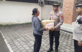 Kapolres Jembrana Bagikan Bantuan Sosial Dalam Program Minggu Kasih