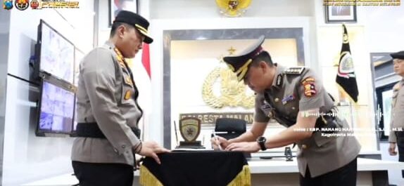 Kapolresta Malang Kota Beri Penghargaan Untuk Kombes Pol Adhitya Panji