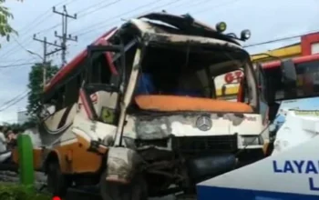 Kecelakaan Beruntun Di Banyumas, Bus Tabrak 2 Mobil, 2 Orang