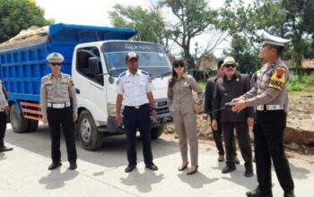 Kendal Geger! Truk Galian C Bandel Ditertibkan Oleh Polisi Dan