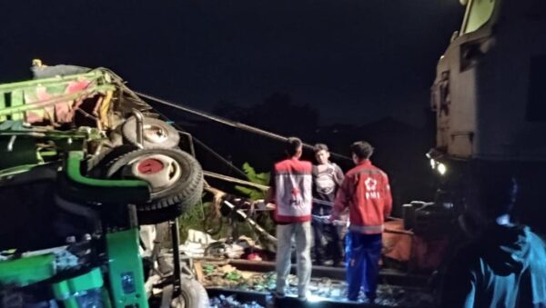 Laka Ka Sancaka Tabrak Truk Di Masaran Sragen, Sopir Terluka