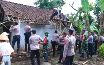 Lansia Di Kajen Terima Bedah Rumah Dari Polres Pekalongan, Berkat