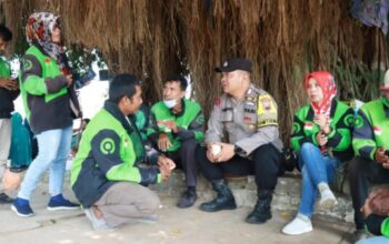 Lewat Ngucur Pak, Bhabinkamtibmas Polsek Batang Ciptakan Pendekatan Humanis