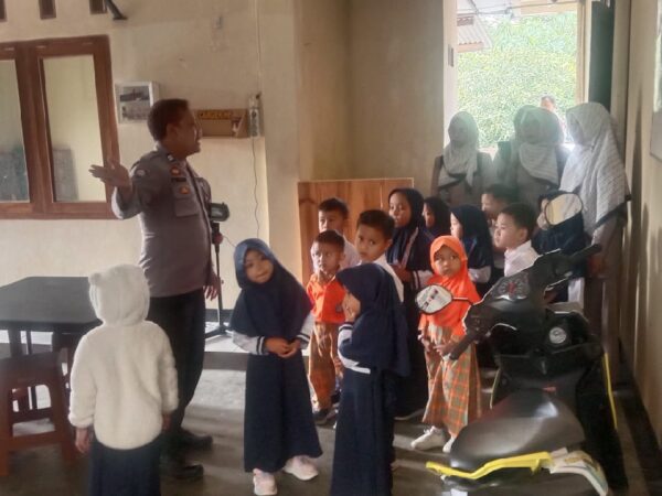 Lewat Program Psa, Polsek Gumelar Bangun Karakter Disiplin Anak Paud