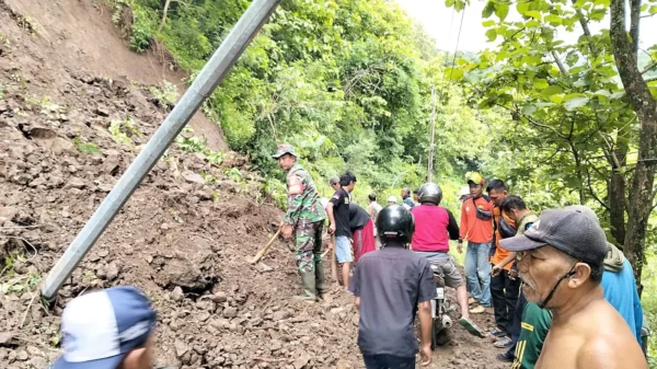 Longsor Di Desa Rahtawu Kudus: Akses Jalan Utama Tertutup Total