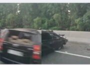 Mobil Avanza Tabrak Tembok Pembatas Di Tol Gayamsari, Polisi Lakukan