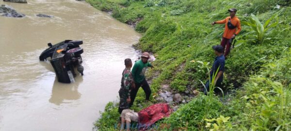 Mobil Hantam Pembatas Dan Terjun Ke Sungai Di Banjarnegara, Sopir