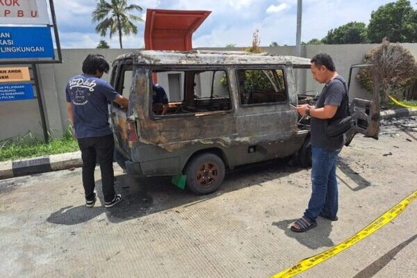 Mobil Jetstar Terbakar Hebat Usai Isi BBM di SPBU Purbalingga